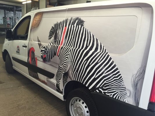 Fahrzeugbeschriftung repa druck Zebra links